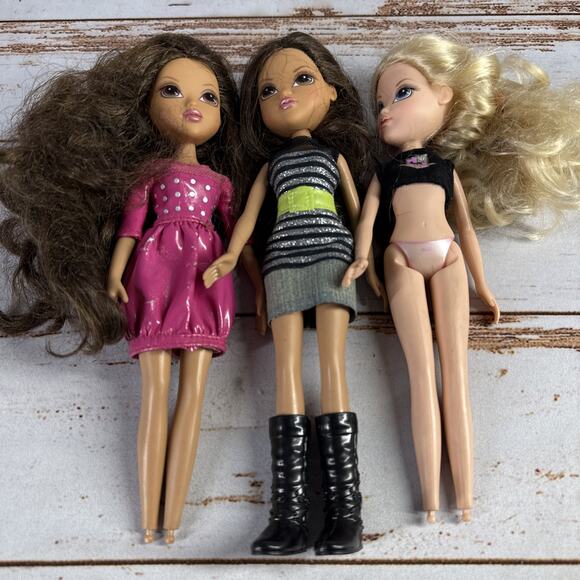 Lot Of 3 Moxie Girlz Dolls No Clothes Or Feet 2009 - Picture 1 of 5